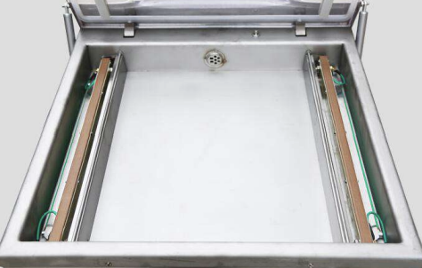 Vacuum packaging machine